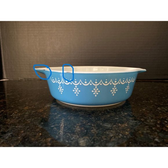 Pyrex Snowflake Garland Cinderella Round 1 Pint Casserole Dish, White on Blue, - Picture 3 of 9
